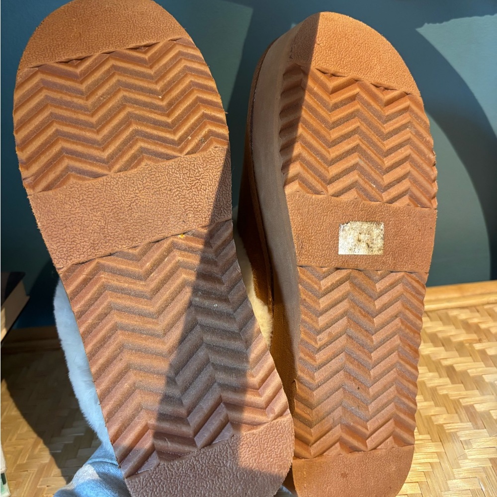 SODA‎ Cozy Tan Slippers with White Fur Lining - Picture 3 of 4